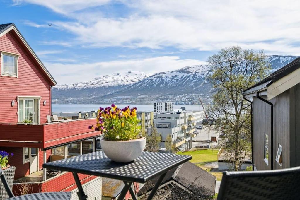 Cozy Little House In Tromso City Zewnętrze zdjęcie