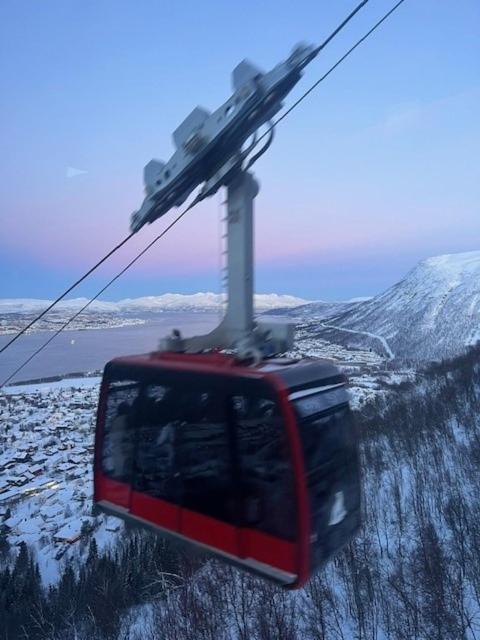Cozy Little House In Tromso City Zewnętrze zdjęcie